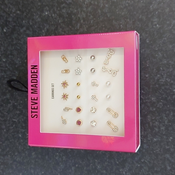 Steve Madden Earring Set - Picture 1 of 4